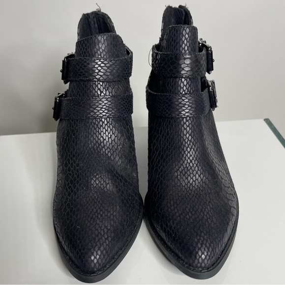 NEVER WORN Black Animal Print Vegan Faux Leather Ankle Winter Fall Booties - Picture 2 of 8